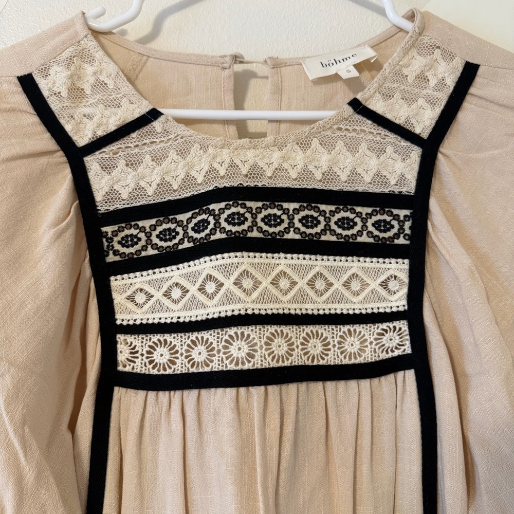 Bohme Linen Boho Top with Crocheted Details and Oversized Fit - Picture 5 of 11